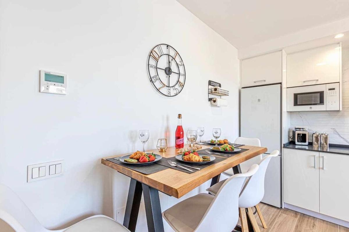 797 Holiday Rentals - Benalbeach- Moderno Piso Para 5 Con Vistas Al Mar Бенальмадена Экстерьер фото