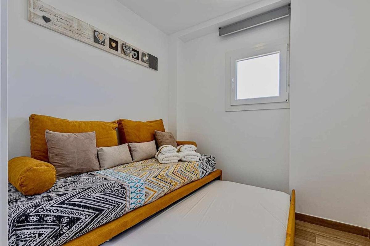 797 Holiday Rentals - Benalbeach- Moderno Piso Para 5 Con Vistas Al Mar Бенальмадена Экстерьер фото